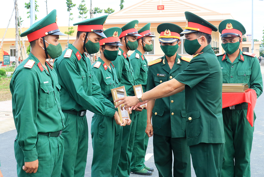 Trung đoàn 892 tổ chức tuyên thệ chiến sĩ mới năm 2021