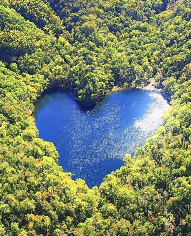 Hồ nước hình trái tim lãng mạn nhất Nhật Bản - Báo An Giang Online