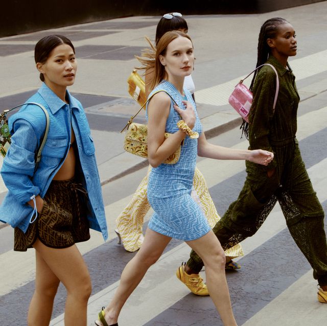 Fendi tái tạo lại chiếc túi Baguettes huyền thoại cho mùa hè 2021