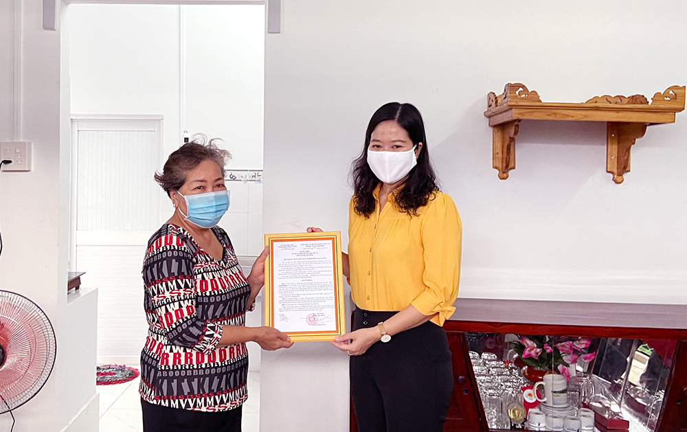 Trao nhà Tình nghĩa cho người hoạt động kháng chiến bị nhiễm chất độc hóa học