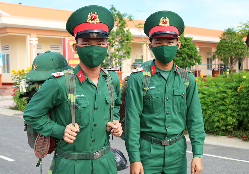 Trung đoàn 892 tổ chức tuyên thệ chiến sĩ mới năm 2021