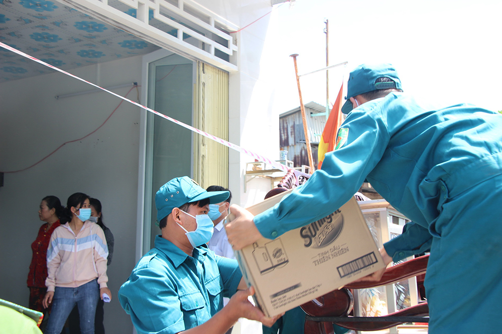 Chủ tịch UBND tỉnh An Giang Nguyễn Thanh Bình khảo sát, chỉ đạo xử lý khắc phục sạt lở Tỉnh lộ 946