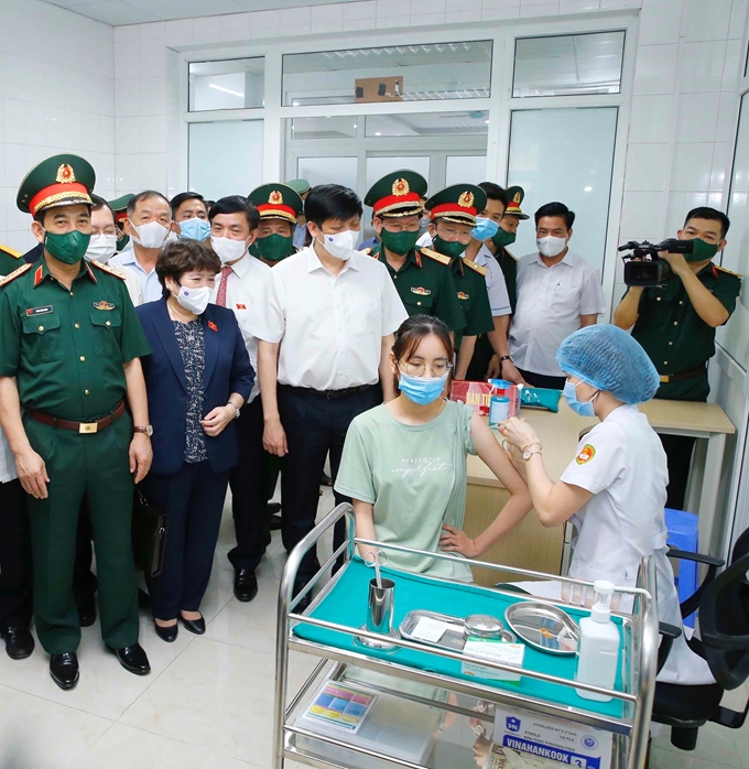 Việt Nam phê duyệt thử nghiệm giai đoạn 3 vắc xin phòng COVID-19 Nano Covax