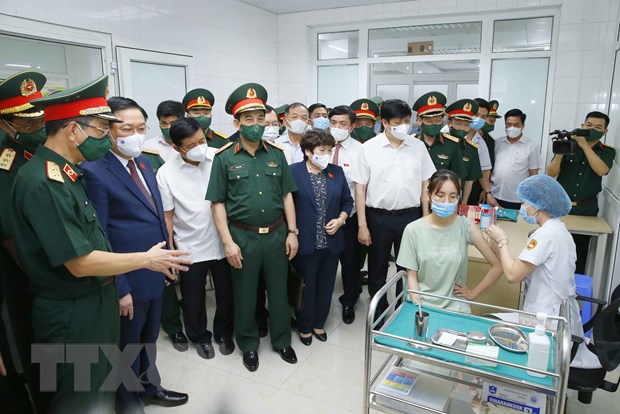 Chủ tịch Quốc hội Vương Đình Huệ thăm, làm việc tại Học viện Quân y