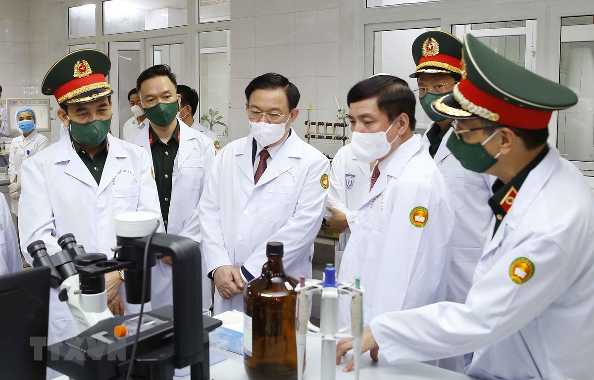 Chủ tịch Quốc hội Vương Đình Huệ thăm, làm việc tại Học viện Quân y