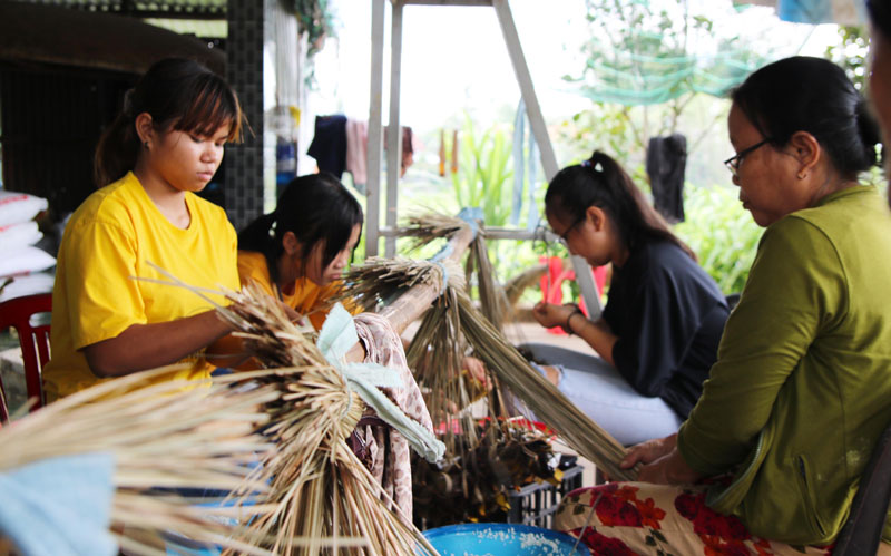 Làng bánh ú tro vào vụ Tết Đoan Ngọ