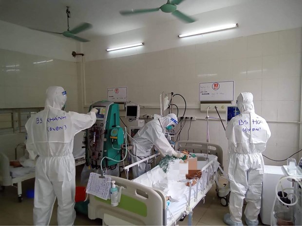 Việt Nam vượt mốc 10.000 ca bệnh và nỗ lực “ghìm cương” COVID-19
