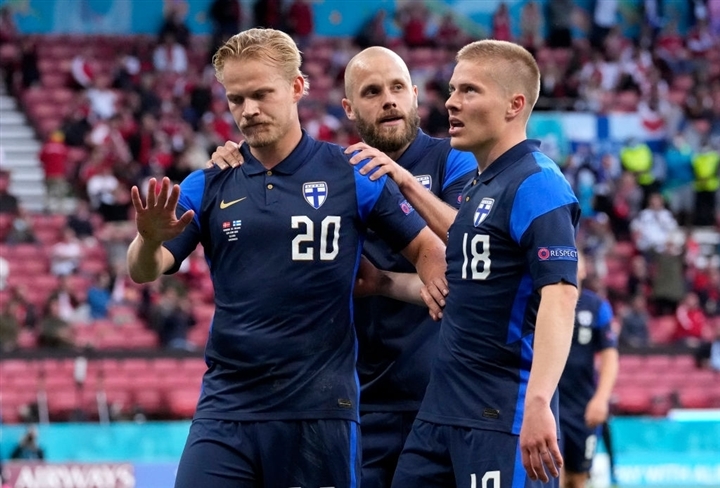 EURO 2020: Eriksen đột quỵ, Đan Mạch thua sốc Phần Lan