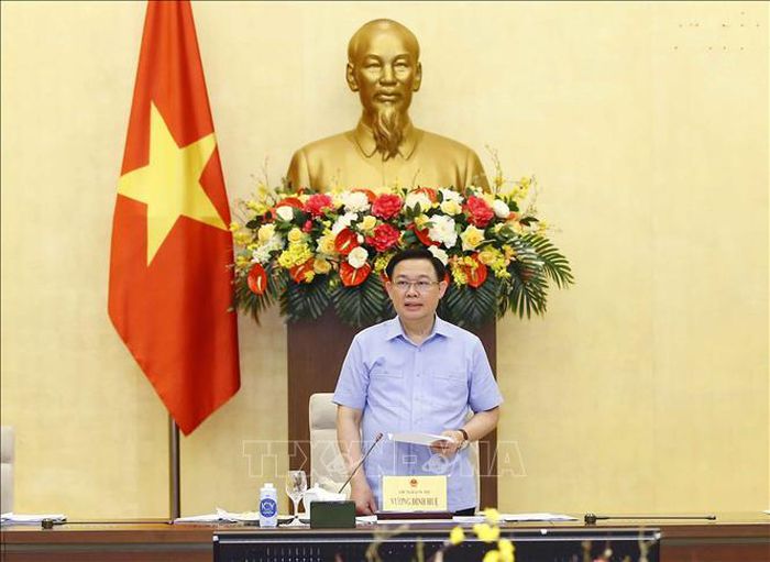 Đẩy nhanh chiến lược vaccine, coi trọng đảm bảo ổn định kinh tế vĩ mô