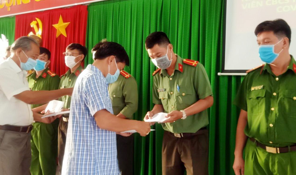 Thêm 21 cán bộ, chiến sĩ huyện Phú Tân lên tuyến biên giới hỗ trợ công tác phòng, chống dịch bệnh COVID-19