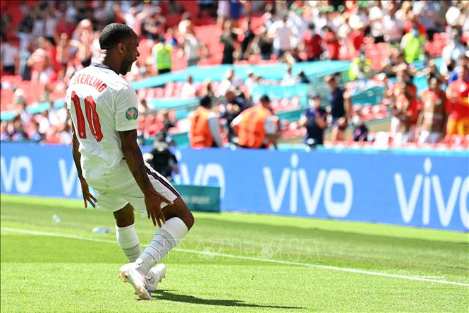 Sterling lập công giúp Anh vượt qua Croatia