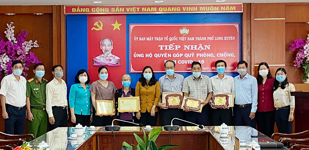 TP. Long Xuyên tiếp nhận thêm doanh nghiệp đóng góp ủng hộ quỹ Phòng, chống dịch bệnh COVID-19