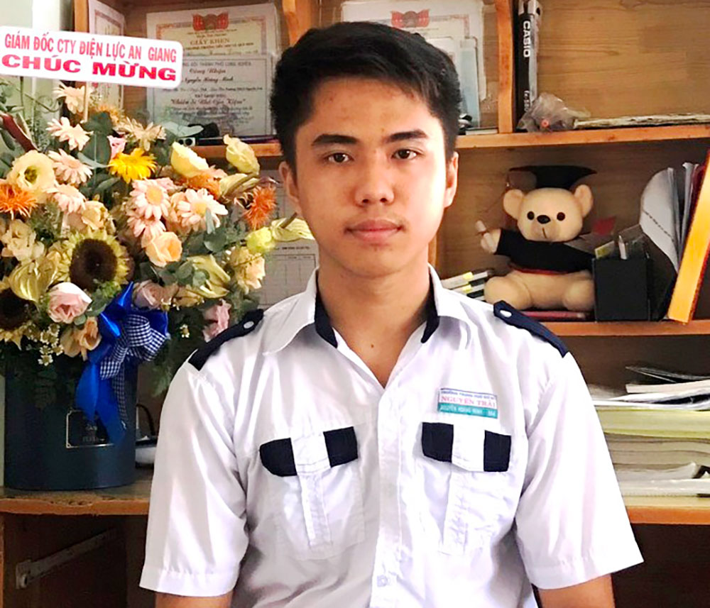 Gặp thí sinh đỗ thủ khoa vào Trường THPT Chuyên Thoại Ngọc Hầu