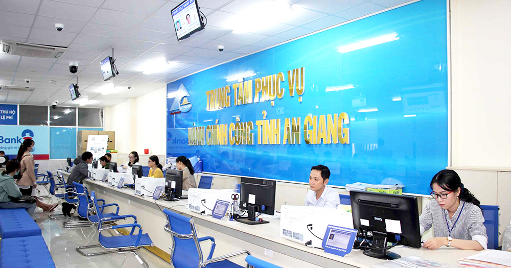 Thi đua kiểm soát thủ tục hành chính, triển khai cơ chế “một cửa liên thông”