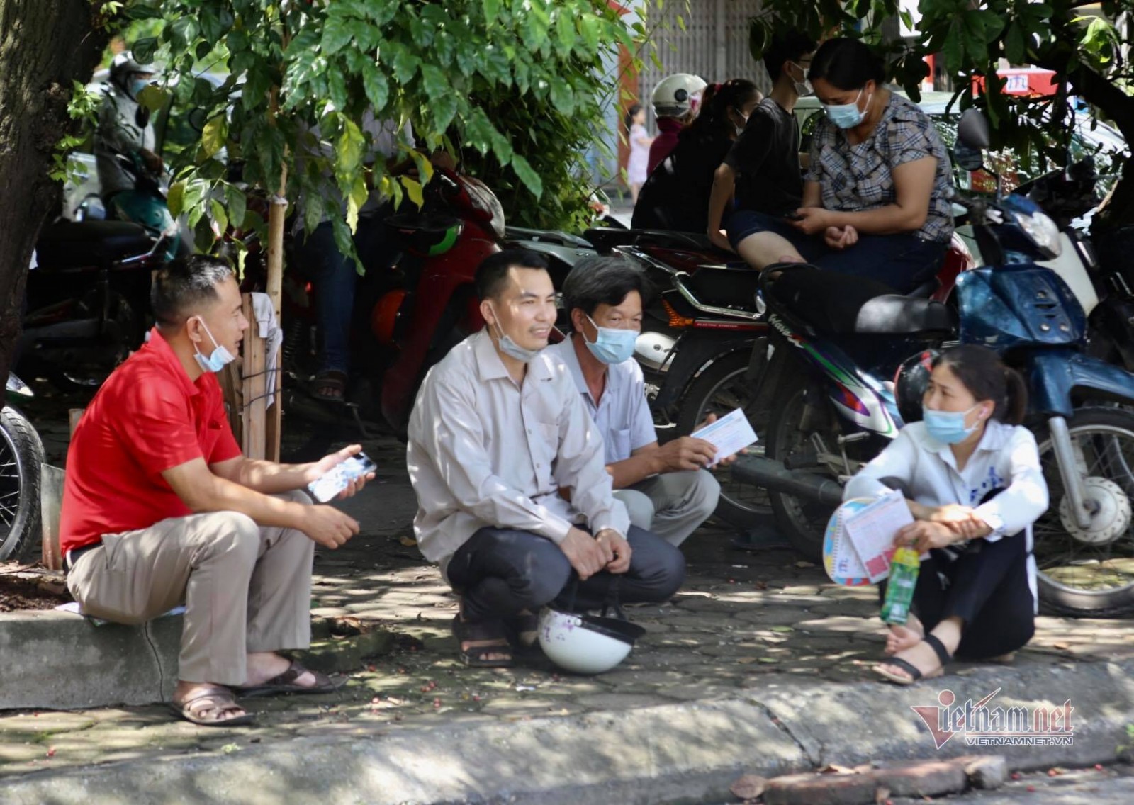 'Đua' vào lớp 10 trường chuyên, phụ huynh mất ngủ vì lo con stress