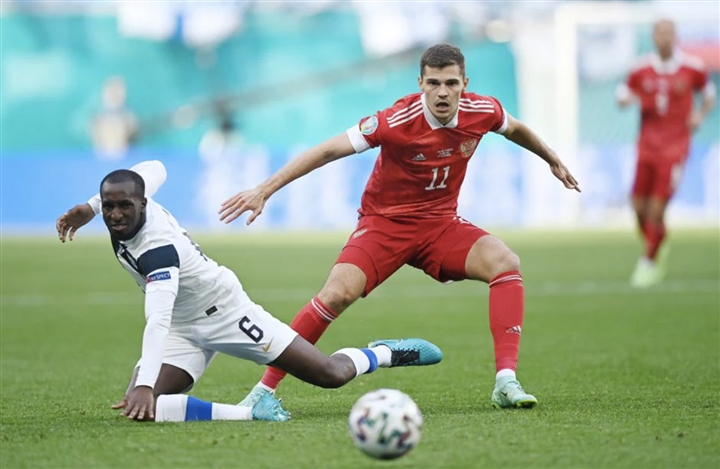 EURO 2020: Tiền đạo lập siêu phẩm, Nga thắng chật vật Phần Lan