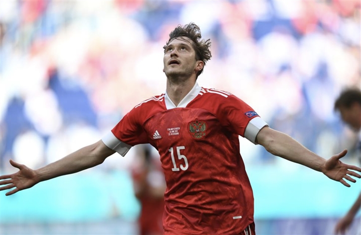 EURO 2020: Tiền đạo lập siêu phẩm, Nga thắng chật vật Phần Lan