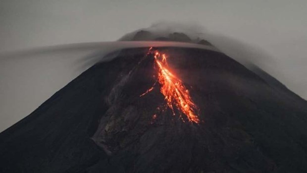Núi lửa Merapi của Indonesia lại phun trào khí nóng, lan xa 2km