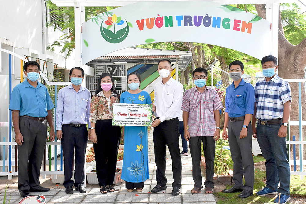 Trường Tiểu học Nguyễn Du ra mắt Công trình “Vườn trường em” năm học 2020- 2021