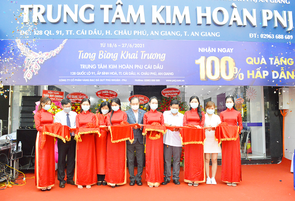 Khai trương Trung tâm Kim hoàn PNJ Cái Dầu tại huyện Châu Phú