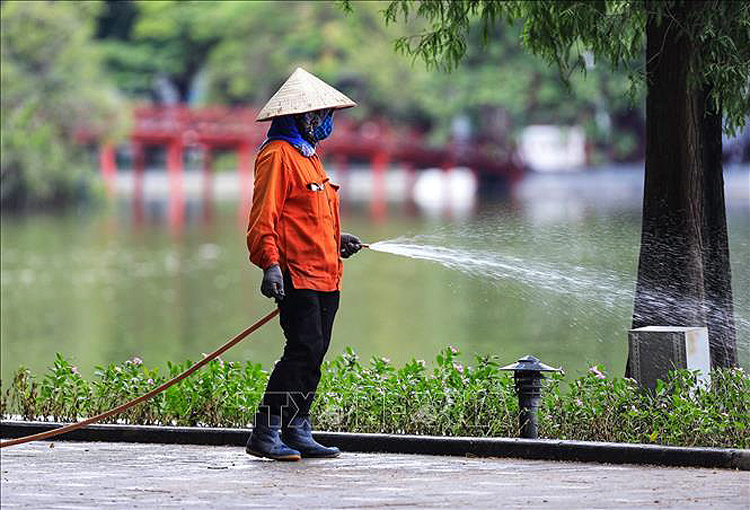 Bắc Bộ và Trung Bộ tiếp tục nắng nóng, Nam Bộ chiều tối và đêm mưa dông