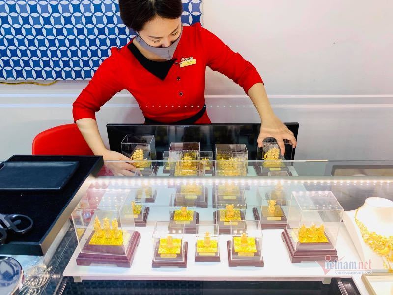 Giá vàng hôm nay 19-6: USD lên cao, vàng ngược chiều giảm giá