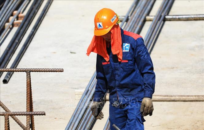 Nắng nóng tác động mạnh đến cuộc sống người dân