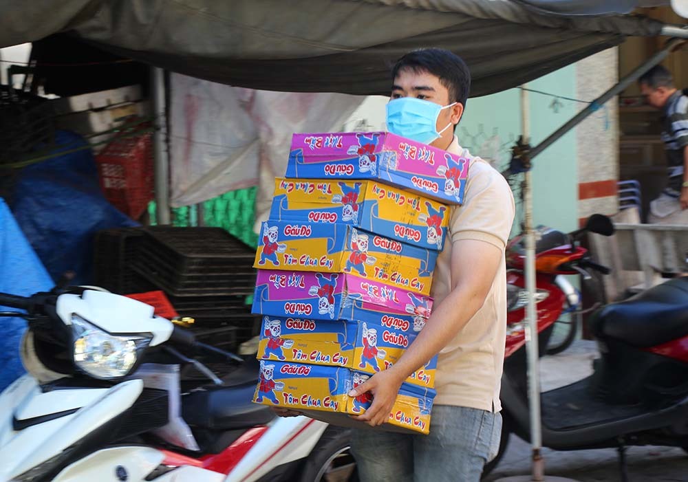 Phiên chợ đặc biệt ở Cần Thơ, người nghèo đến chợ mà lòng rưng rưng