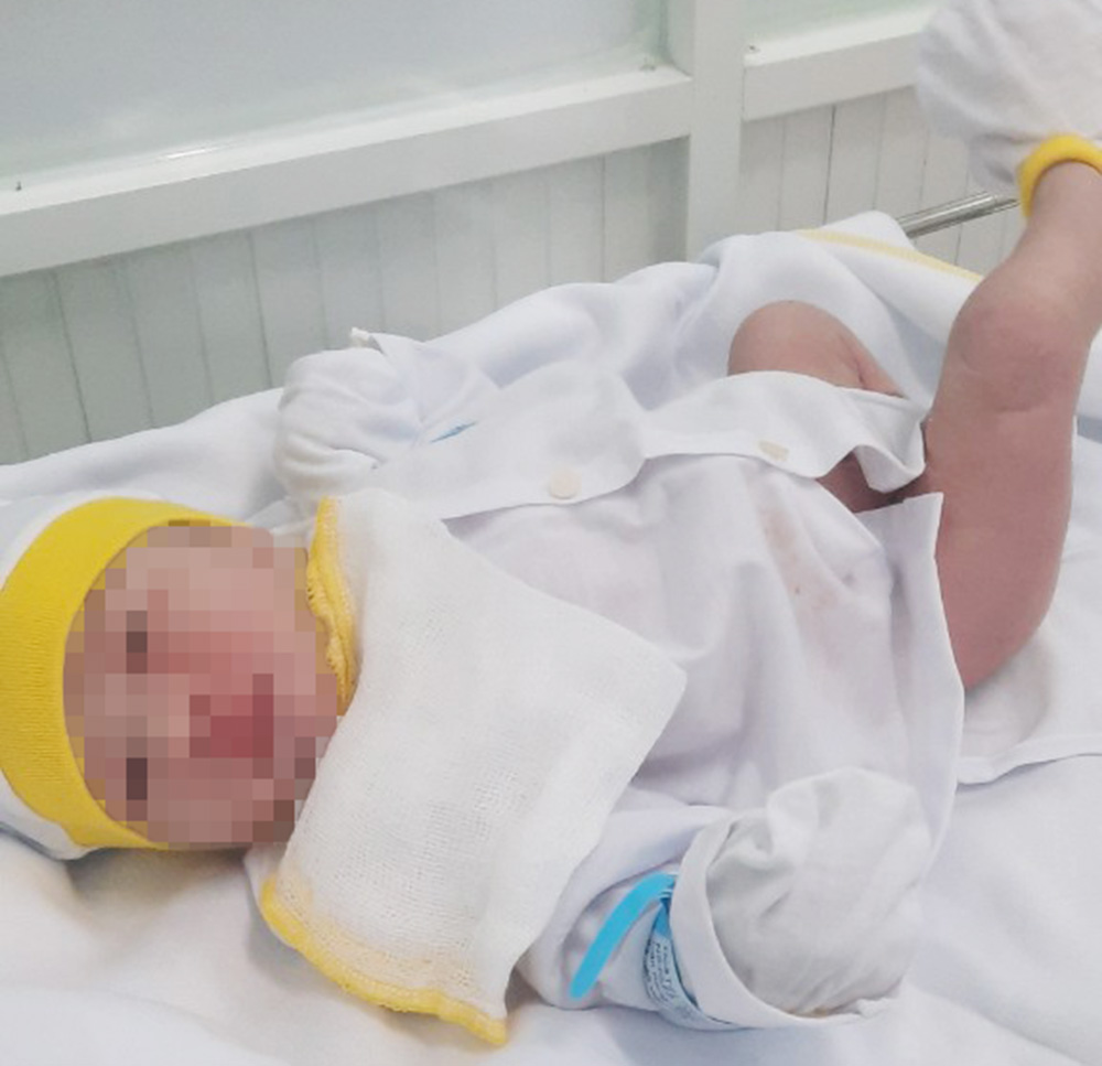 2 bé sơ sinh đầu tiên ra đời trong khu cách ly ở An Giang