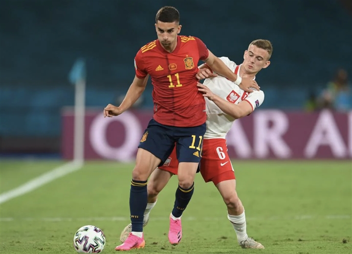 Lewandowski khai hỏa, Ba Lan cầm chân Tây Ban Nha