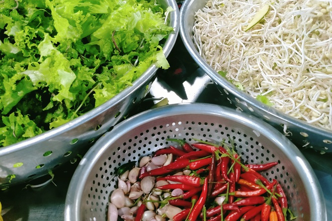 Sức hấp dẫn kỳ lạ của món nem lụi Đà thành, ăn rồi lại muốn ăn thêm