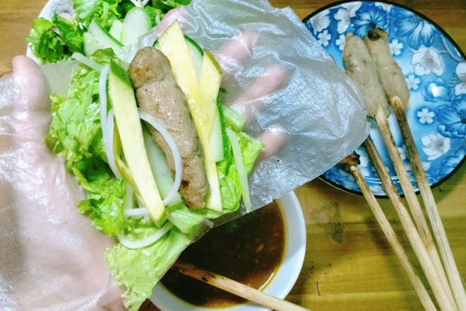 Sức hấp dẫn kỳ lạ của món nem lụi Đà thành, ăn rồi lại muốn ăn thêm