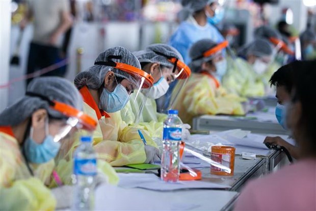 Dịch COVID-19: Lào bắt đầu tiêm vaccine cho người trên 60 tuổi