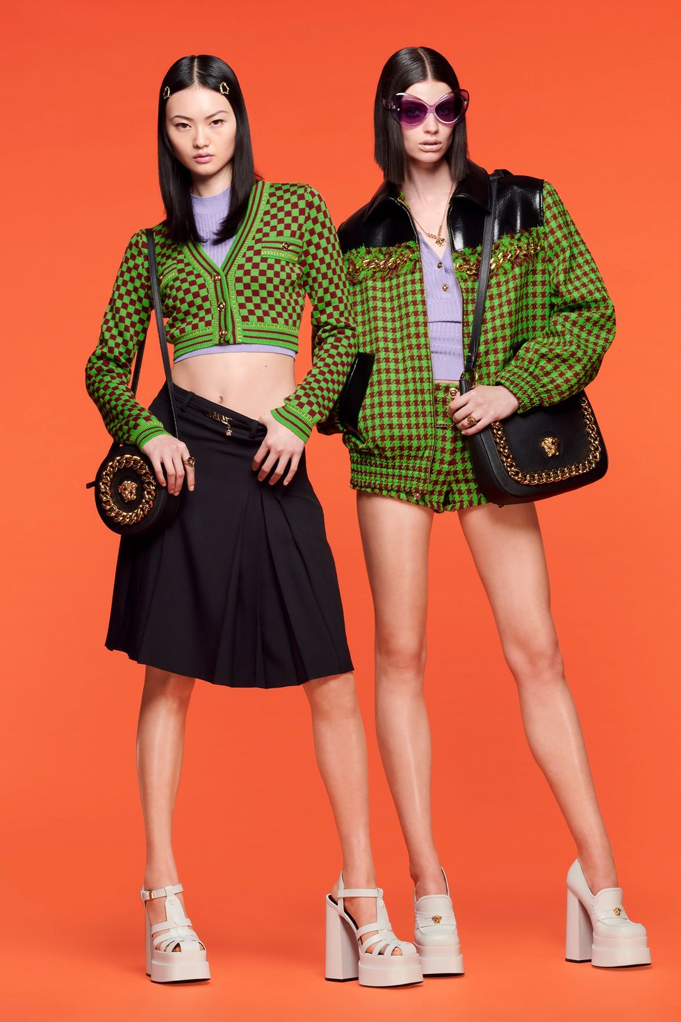 Versace Resort 2022 mang đến niềm vui thuần khiết mùa hè