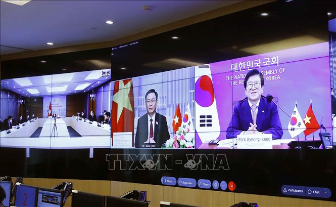 Chủ tịch Quốc hội Vương Đình Huệ hội đàm trực tuyến với Chủ tịch Quốc hội Hàn Quốc