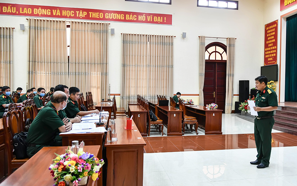 Đại tá Nguyễn Thúc Linh, Phó Chính ủy Bộ Chỉ huy Quân sự tỉnh An Giang đoạt giải ba đối tượng cấp trên cơ sở tại Hội thi Báo cáo viên giỏi cấp quân khu