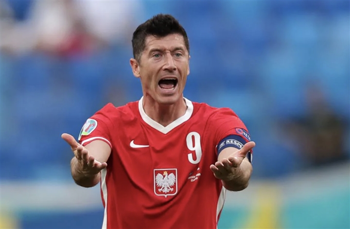 Lewandowski lập cú đúp, Ba Lan vẫn ngậm ngùi rời giải