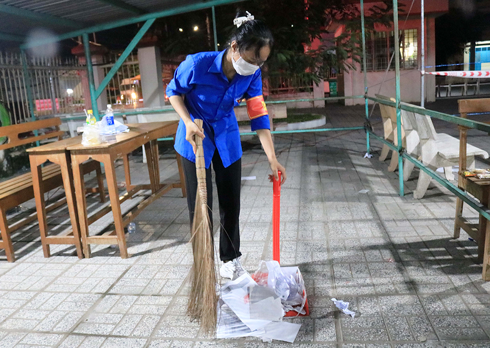Xuyên đêm cùng những thanh niên tình nguyện phòng, chống dịch