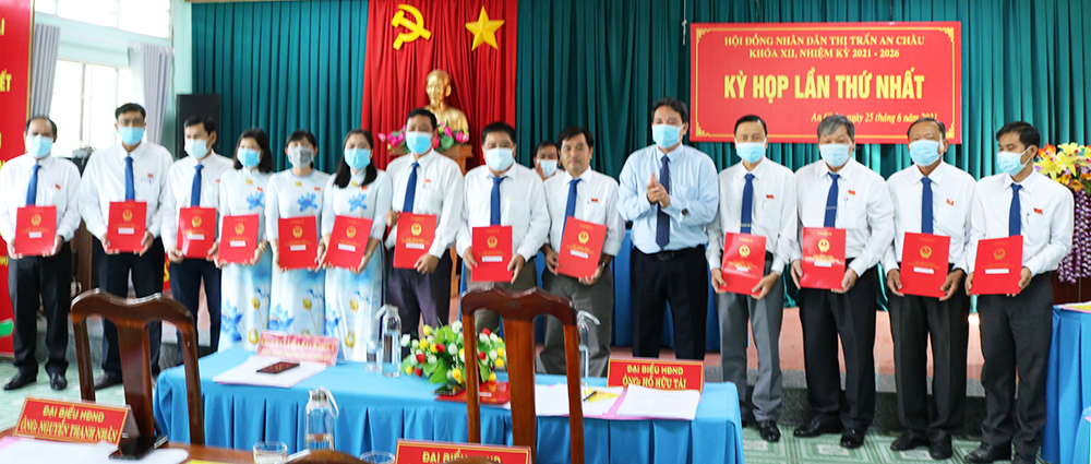 Thị trấn An Châu kiện toàn các chức danh chủ chốt HĐND và UBND
