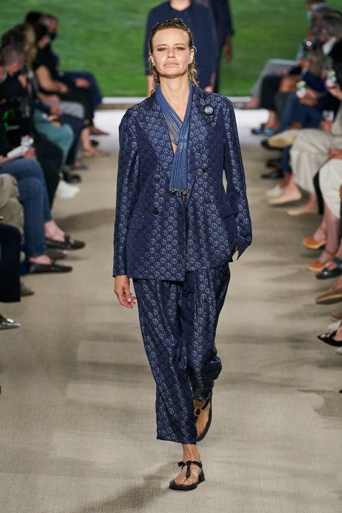 Sự tinh tế và thoải mái trong bộ sưu tập mới nhất của Armani dành cho năm 2021