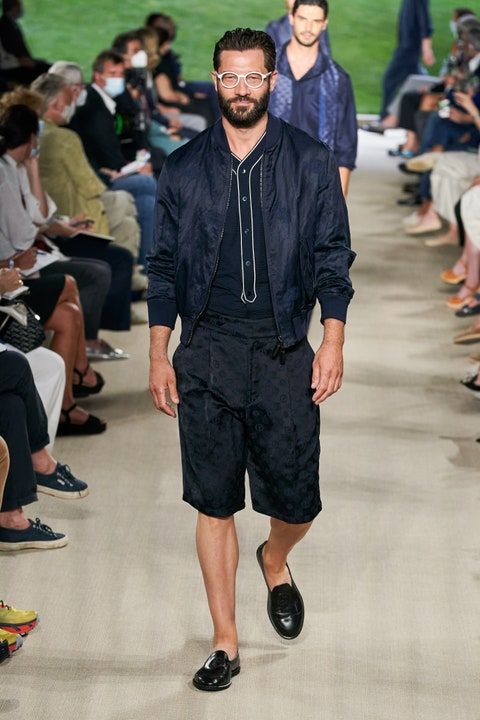 Sự tinh tế và thoải mái trong bộ sưu tập mới nhất của Armani dành cho năm 2021