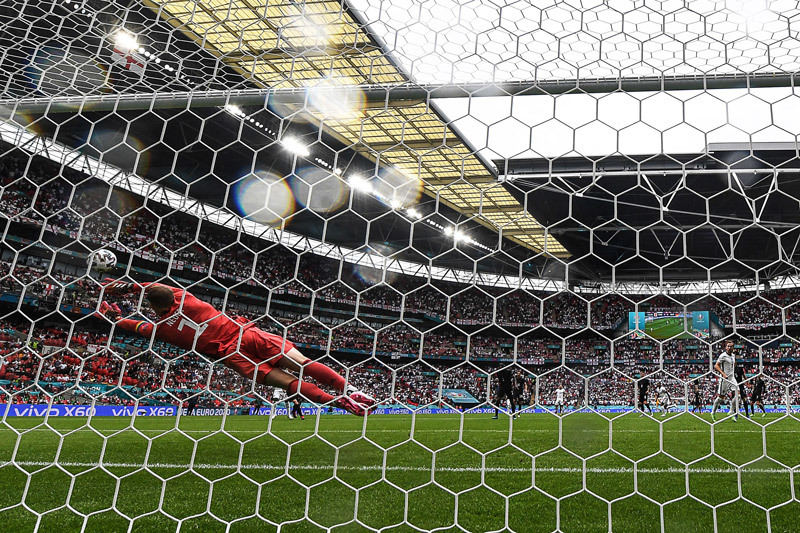 Bốn cặp tứ kết EURO 2020: Cú đấm và những bất ngờ xứng đáng