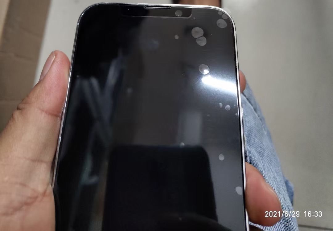 iPhone 13 sắp ra mắt xuất hiện ảnh thực tế, hé lộ chi tiết bất ngờ