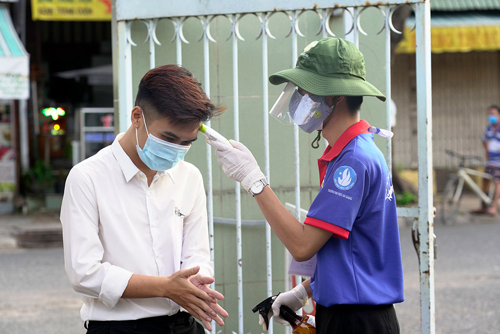 Kỳ thi tốt nghiệp THPT năm 2021: Đề thi Ngữ văn khá gần gũi, đề thi Toán vừa sức