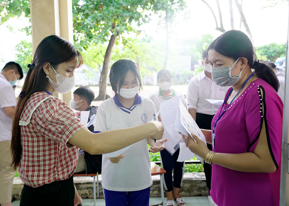 Kỳ thi tốt nghiệp THPT năm 2021: Đề thi Ngữ văn khá gần gũi, đề thi Toán vừa sức