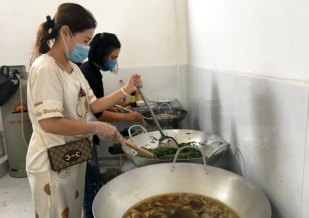 Thêm quán cơm 2.000 đồng cho người nghèo giữa đại dịch ở TP. Long Xuyên