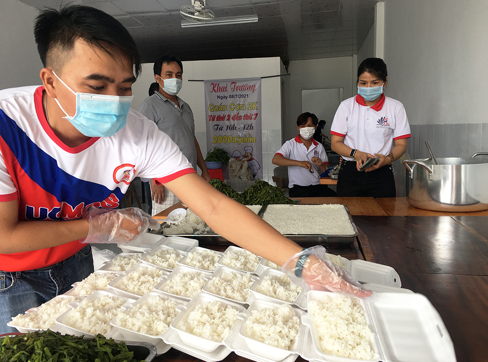 Thêm quán cơm 2.000 đồng cho người nghèo giữa đại dịch ở TP. Long Xuyên
