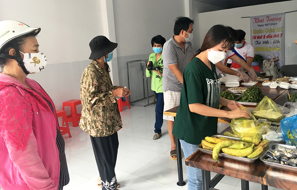 Thêm quán cơm 2.000 đồng cho người nghèo giữa đại dịch ở TP. Long Xuyên