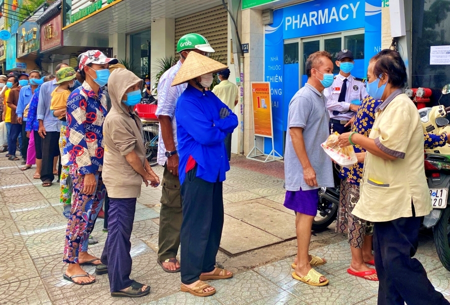 Bữa cơm từ thiện trước ngày Sài Gòn giãn cách