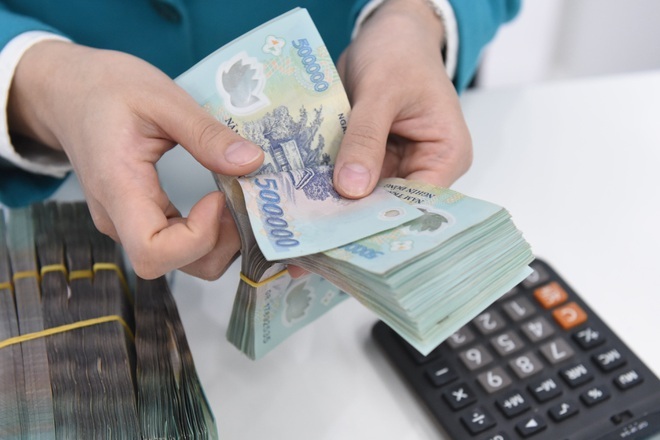 Ngân hàng kiếm lợi nhuận lớn, hy vọng lãi suất giảm dần xa mờ